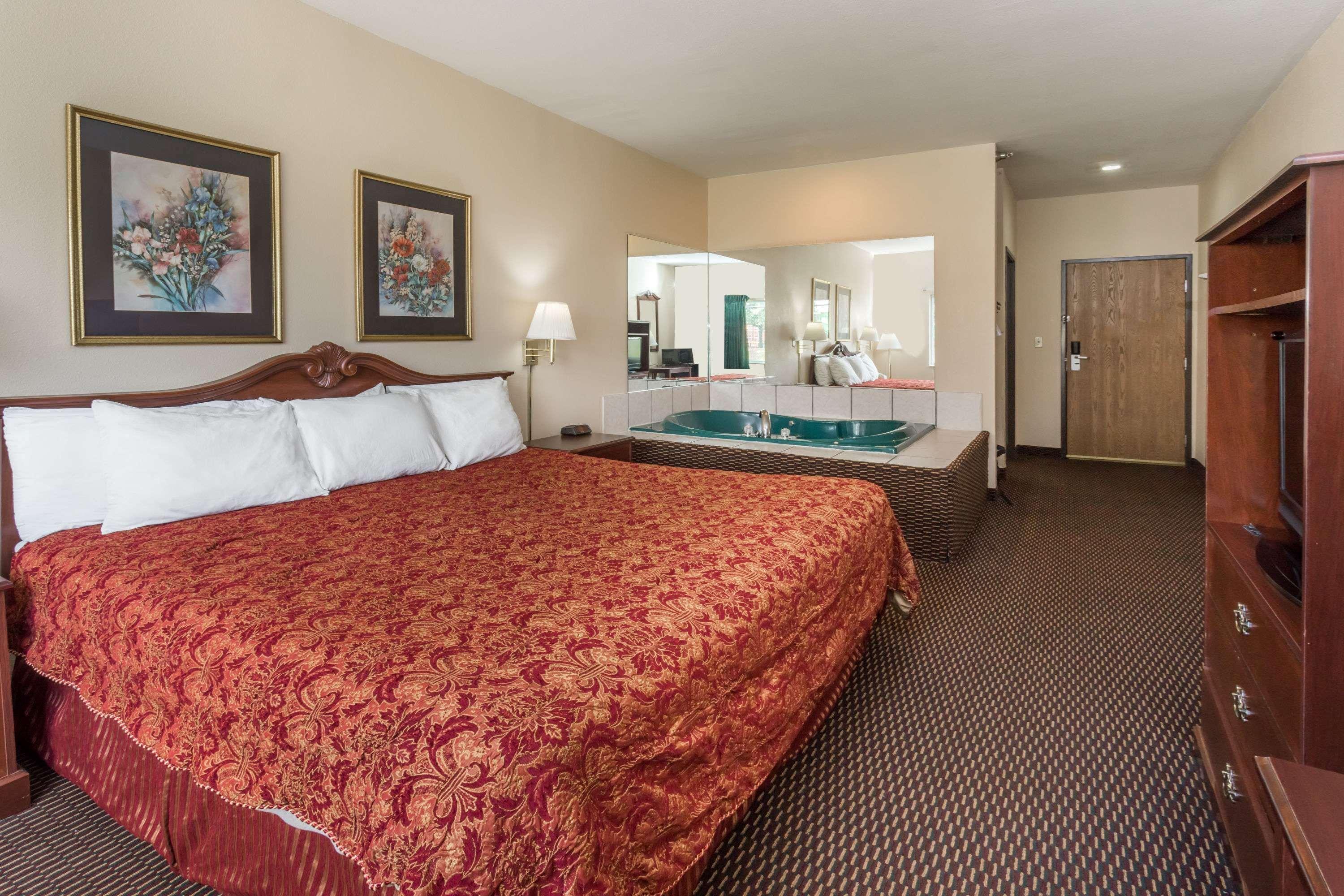 Days Inn & Suites By Wyndham Of Morris Exteriör bild