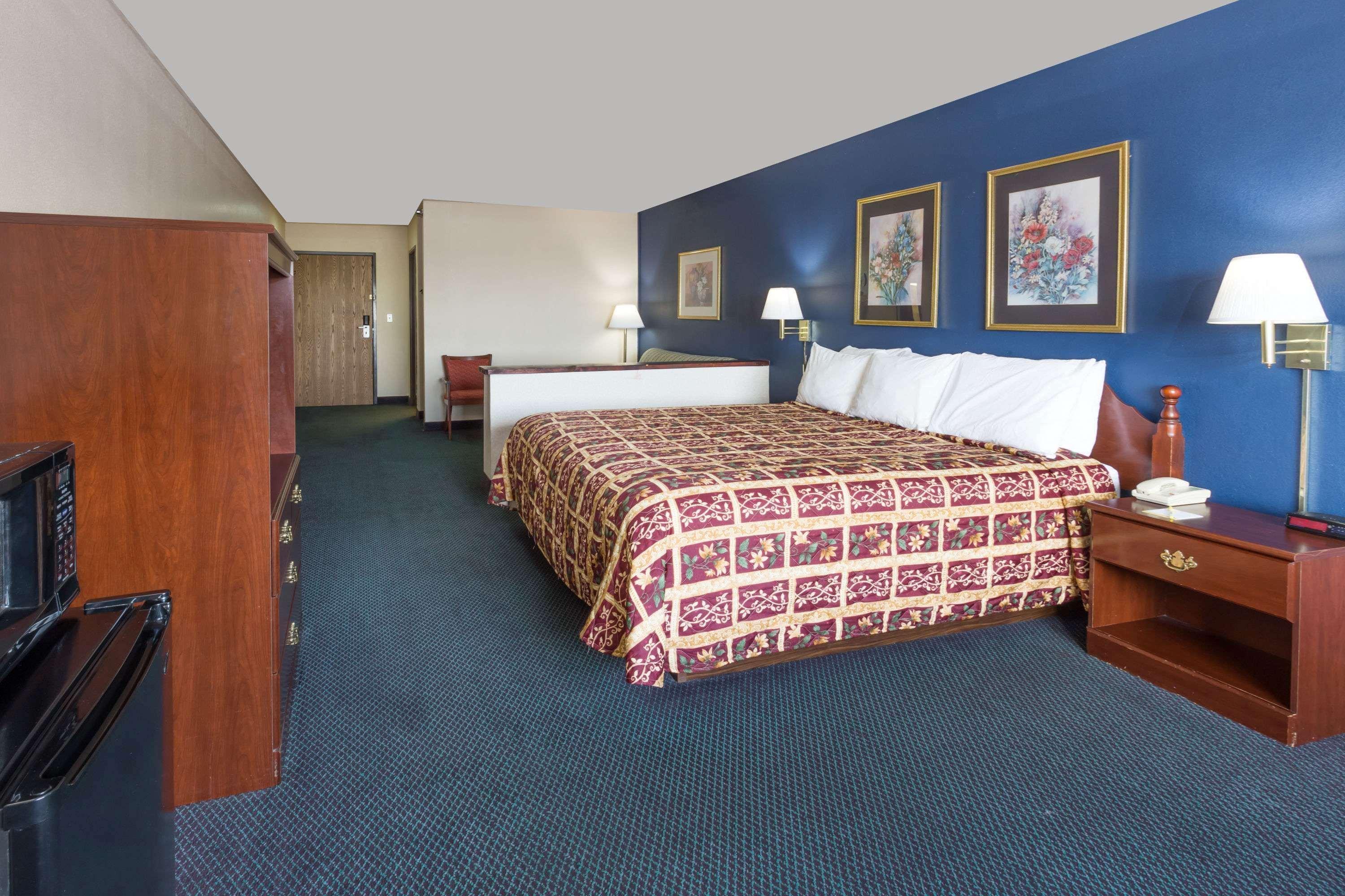 Days Inn & Suites By Wyndham Of Morris Exteriör bild