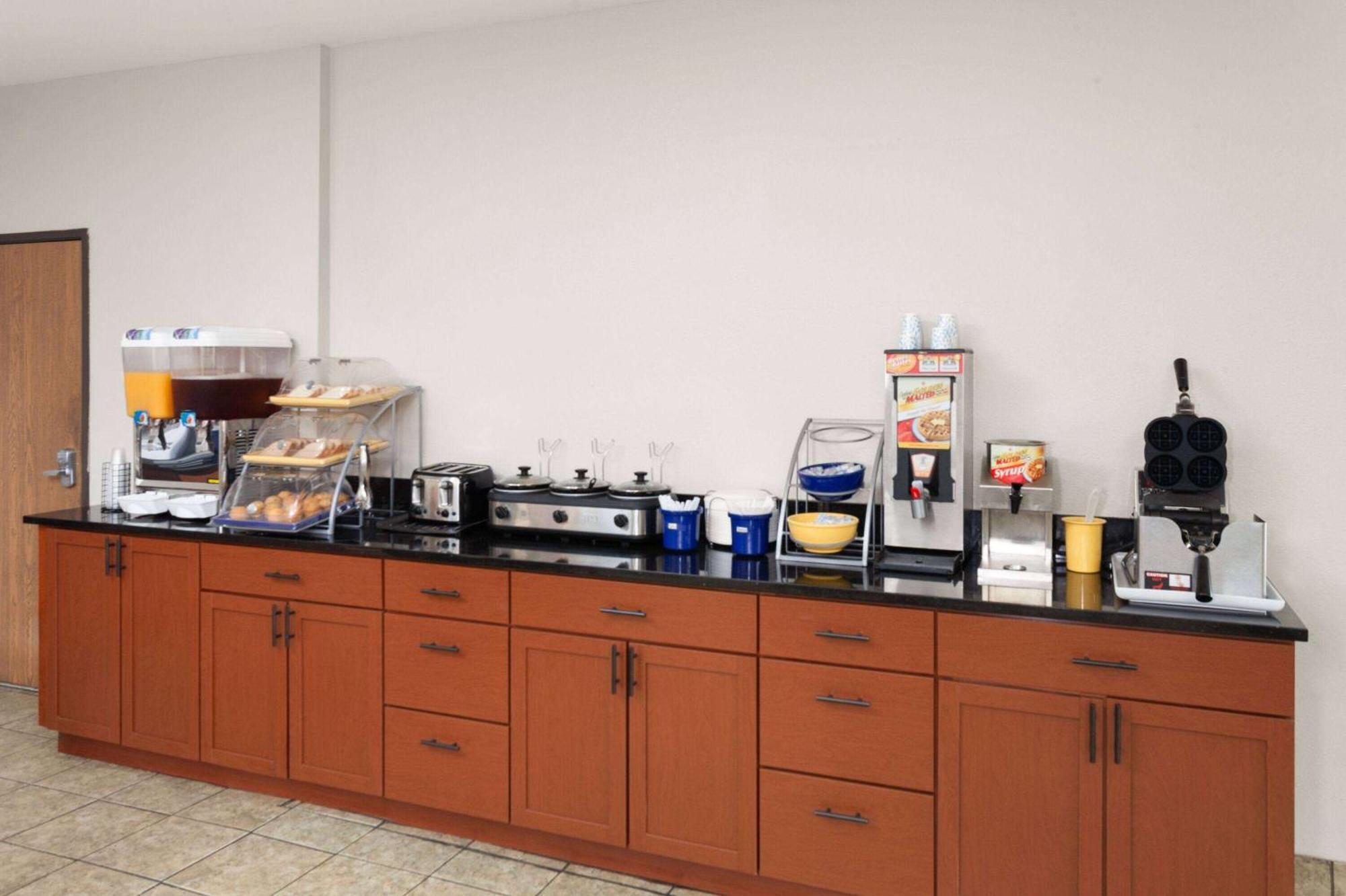 Days Inn & Suites By Wyndham Of Morris Exteriör bild