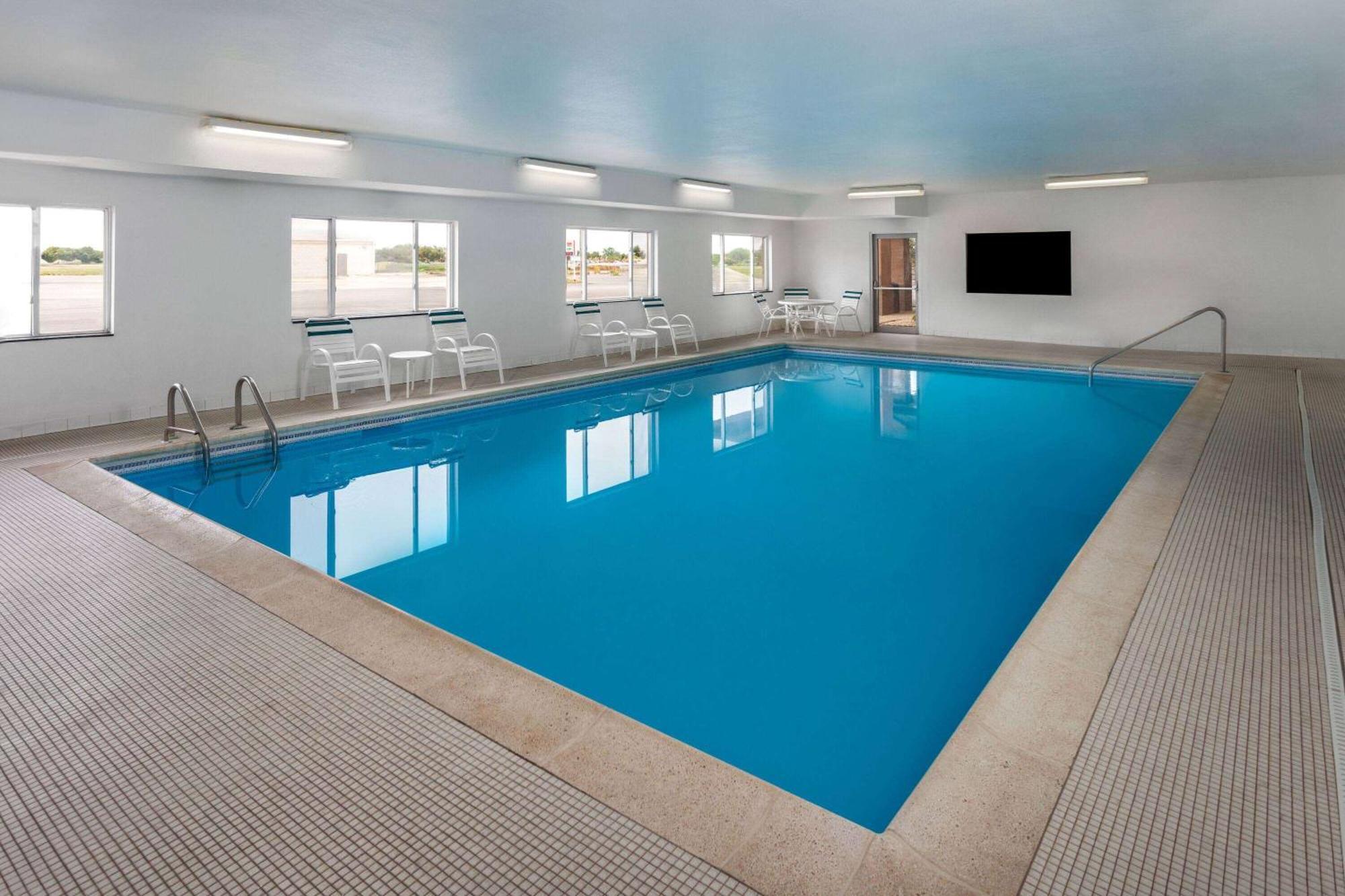 Days Inn & Suites By Wyndham Of Morris Exteriör bild